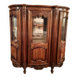 Argentier trois portes dont 2 arrondies, style régence.