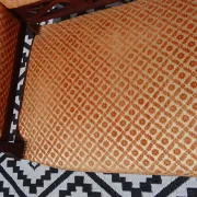 Ancienne banquette en bois et velours orange