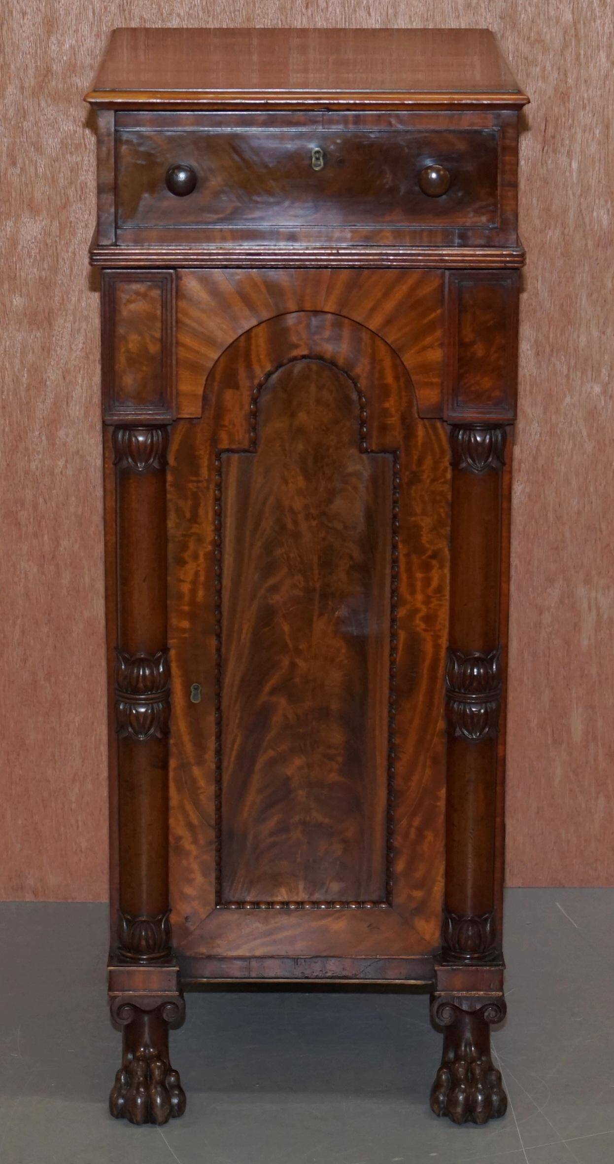 Paire de Grands Cabinets Latéraux William IV 1830 en Bois Massif Flammé avec Tiroirs