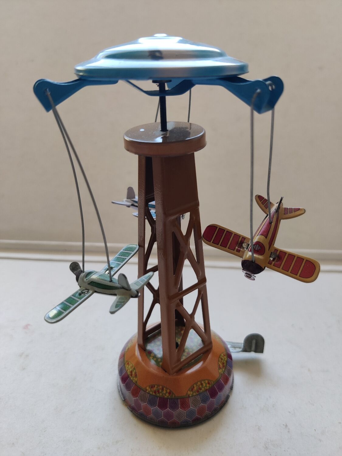 Carousel 3 metal planes