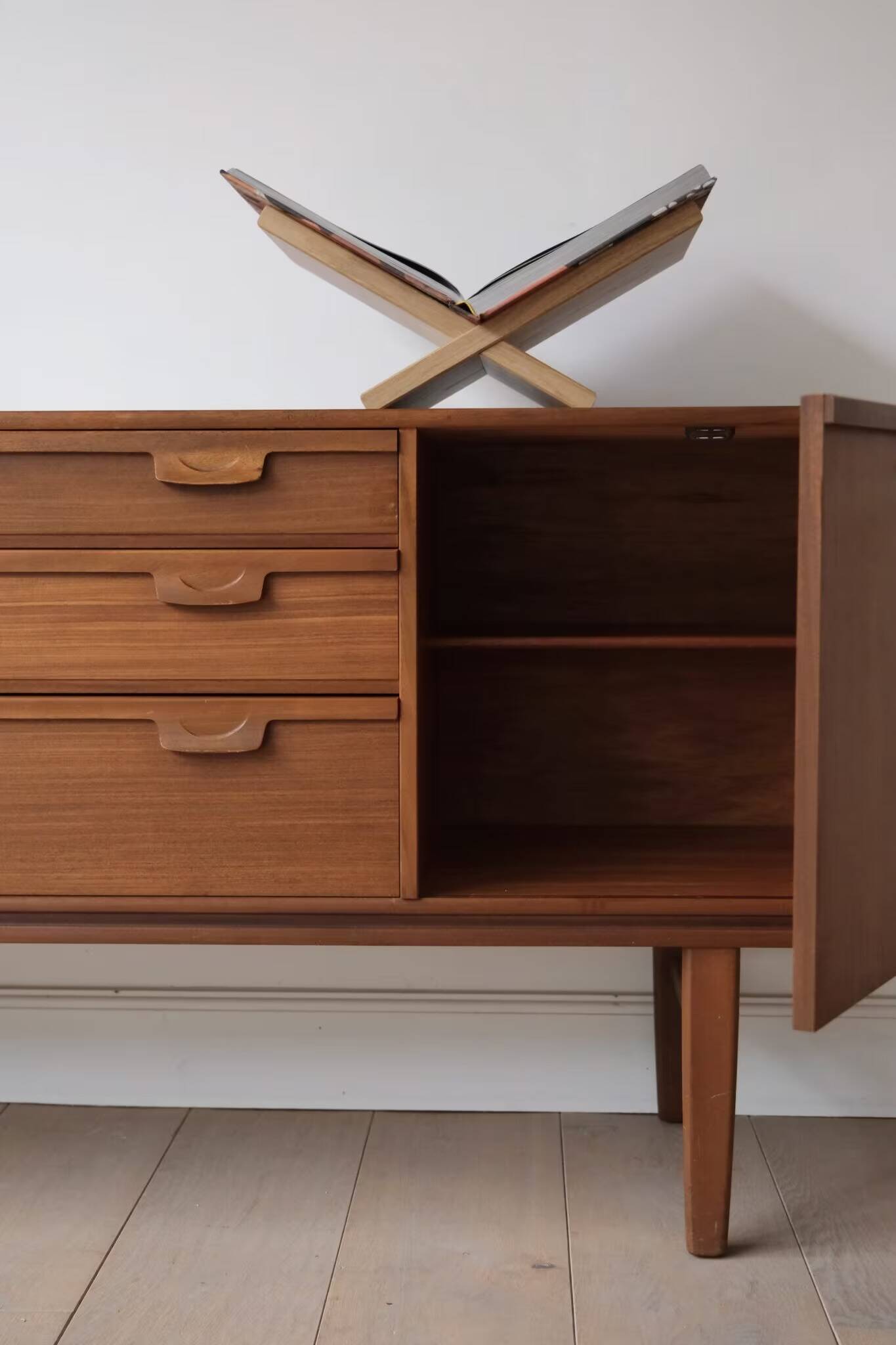 VINTAGE TEAK SIDEBOARD