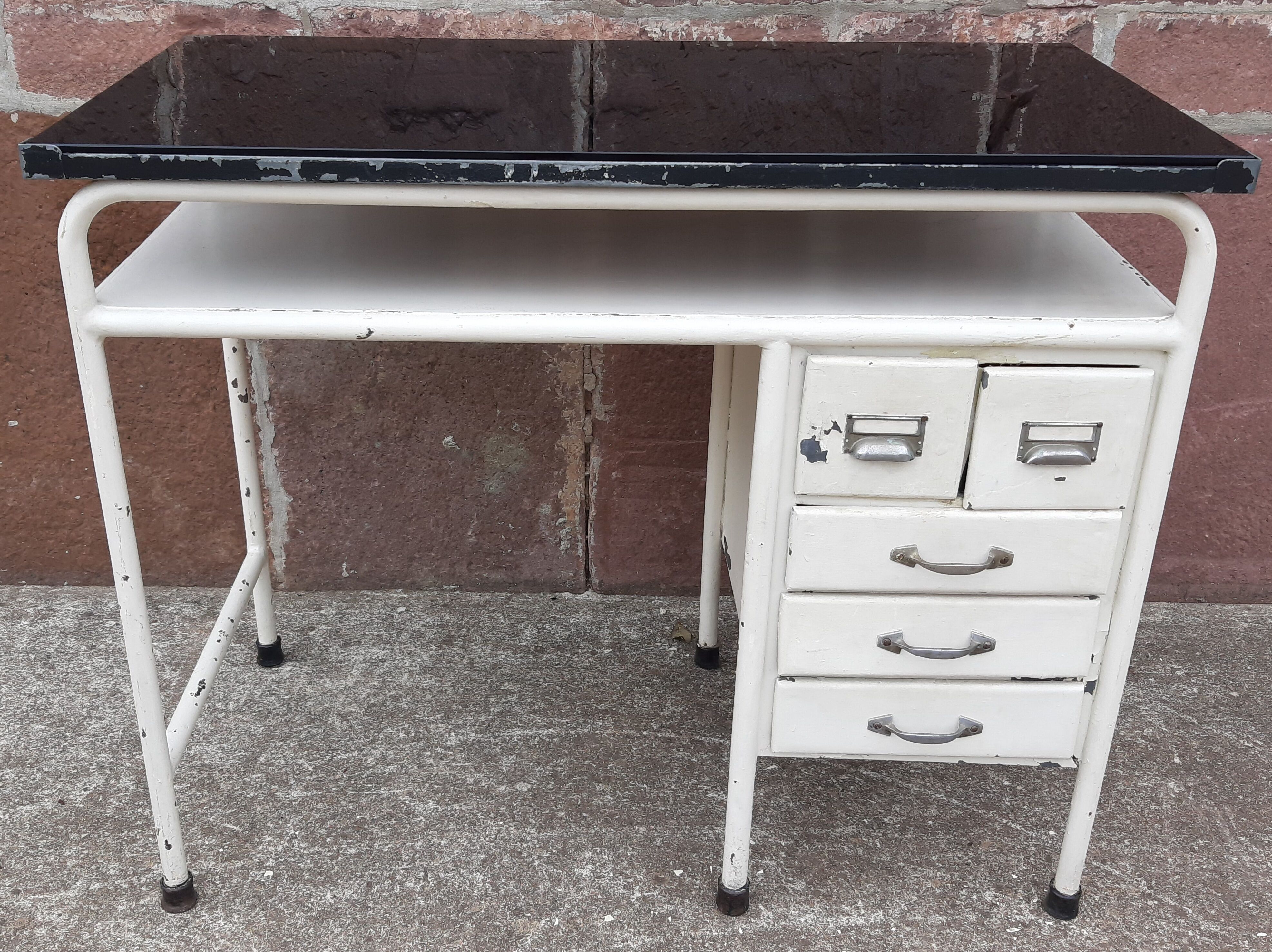 Medeckn office year 40/ 50