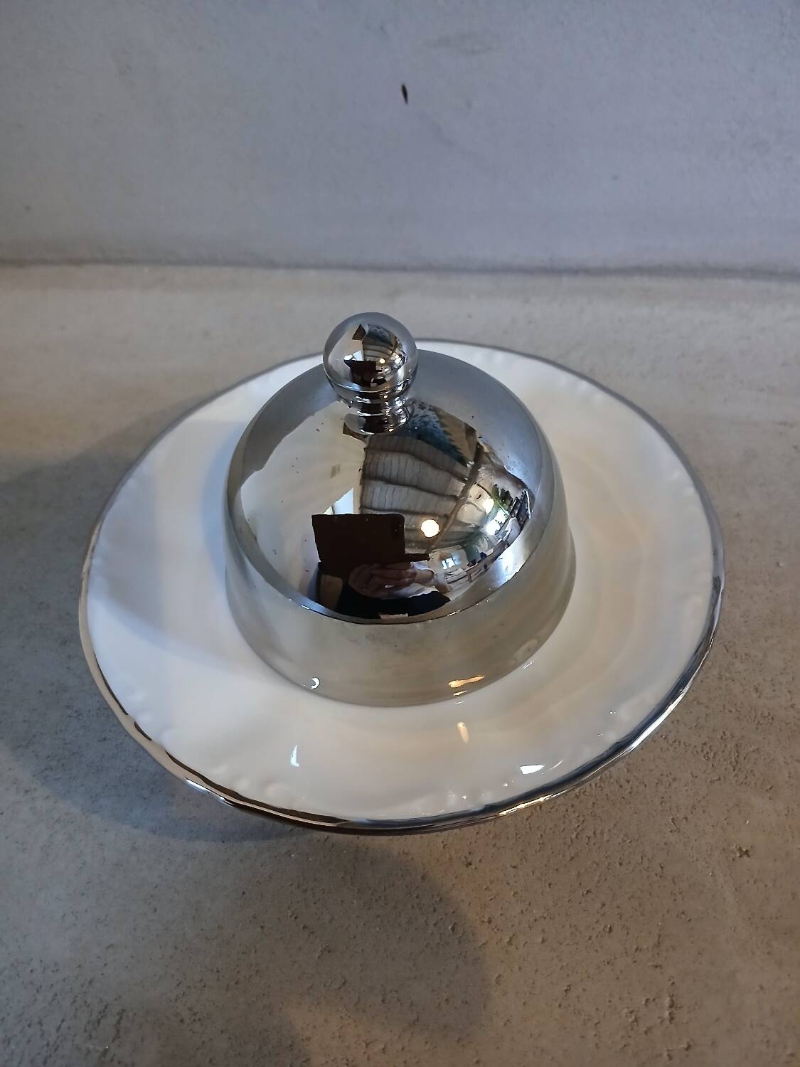 Individual porcelain butter dish
