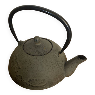 Antique Japanese Cast Iron Kettle/Teapot with Floral Decoration