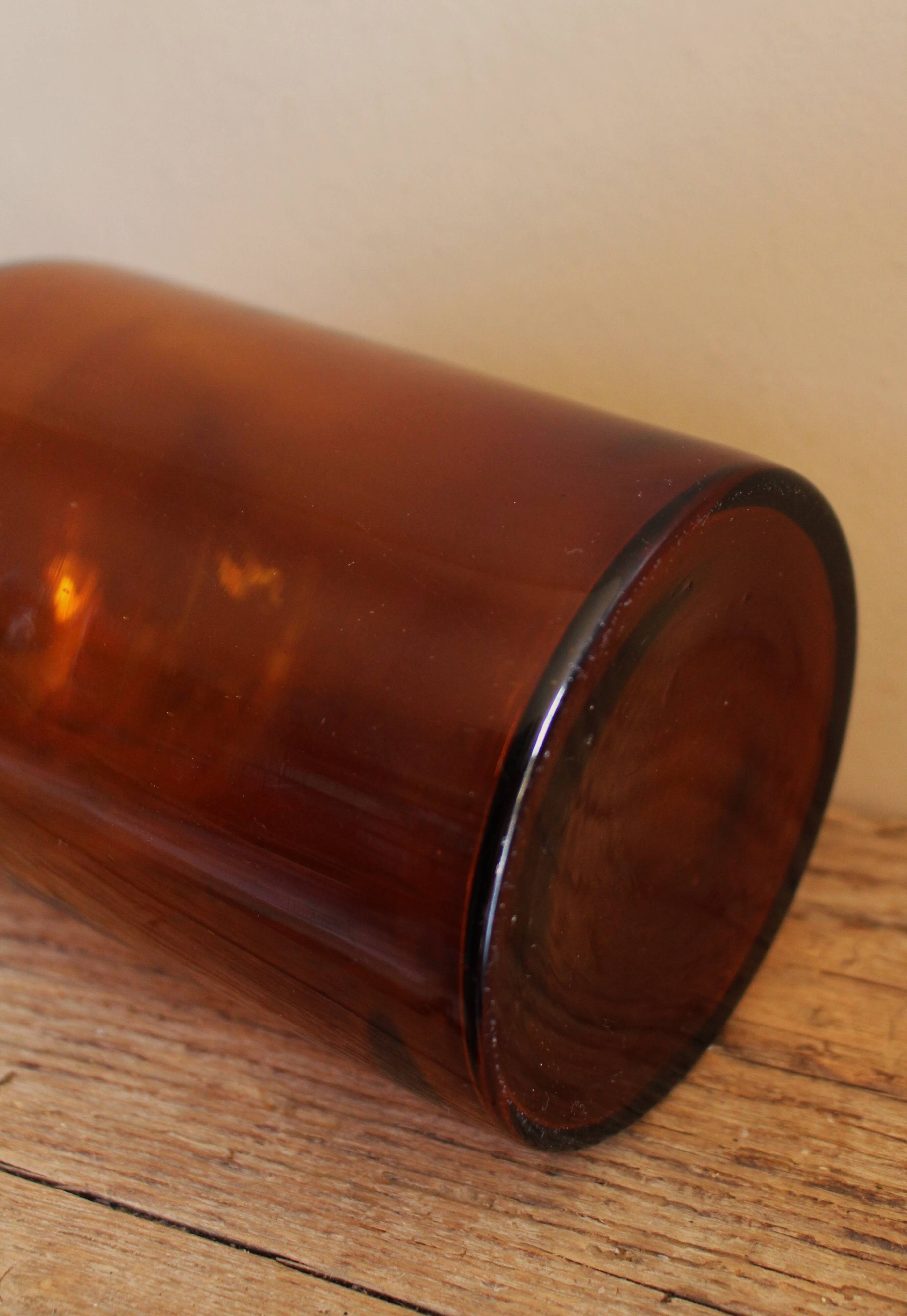 Vase en verre ambré flacon vintage