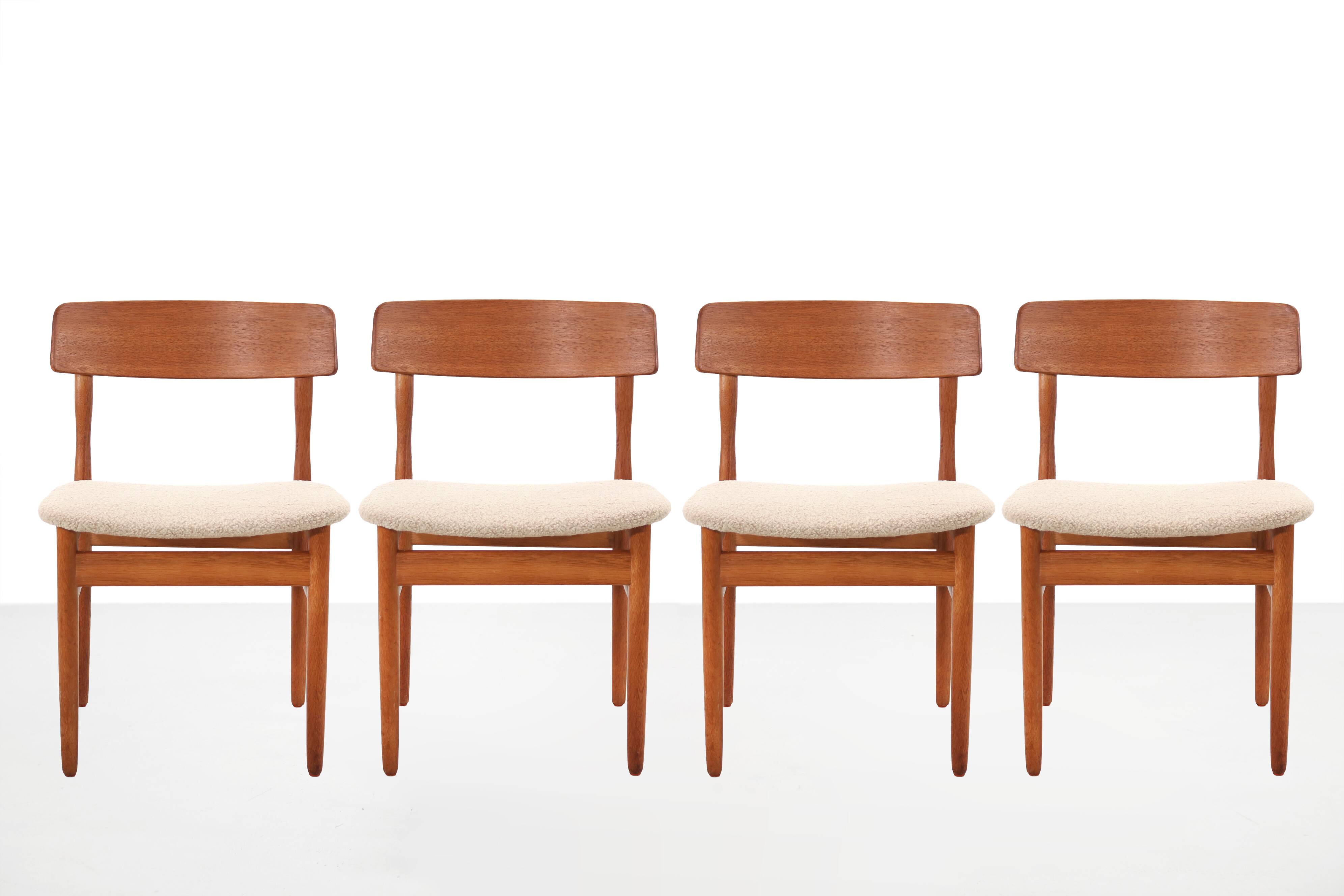 Ensemble de quatre chaises design scandinave danois