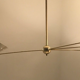 Suspension à 8 lumieres laiton et abat jour blanc et dore