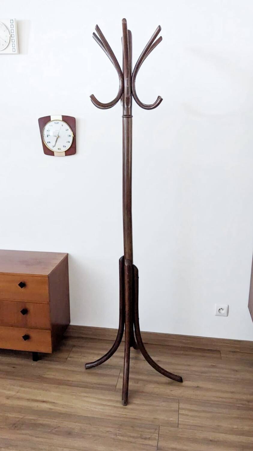 Bistro parrot coat rack