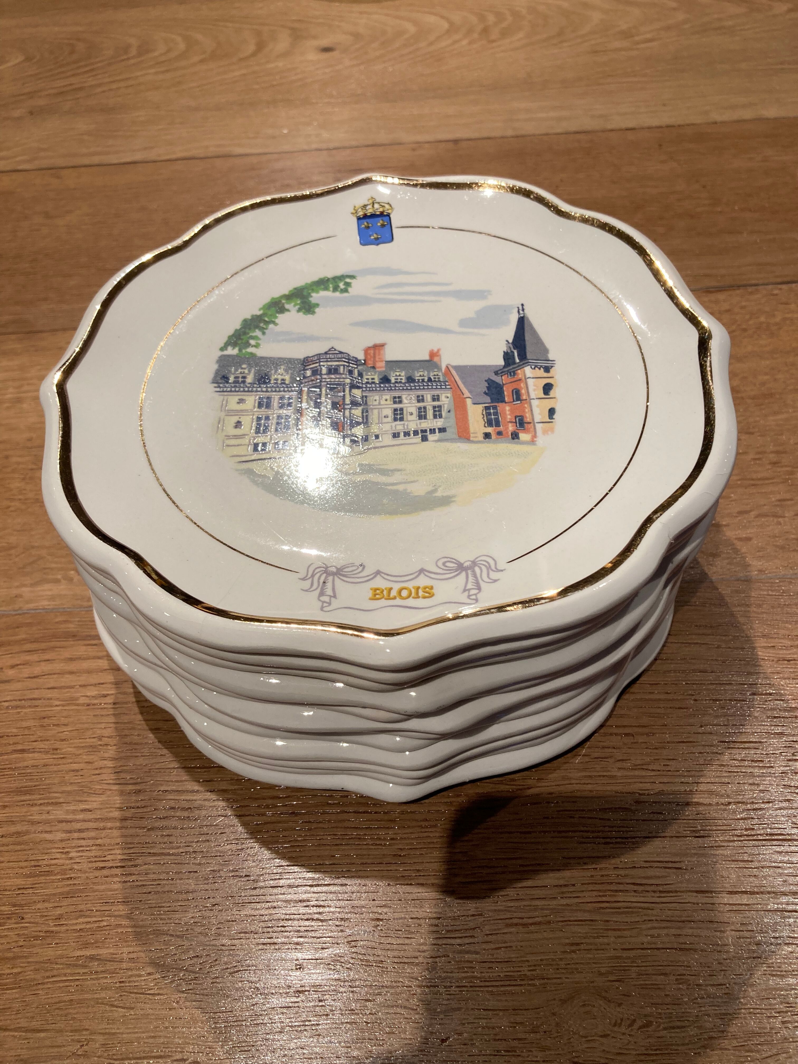 12 dessert plates Gien châteaux de la Loire