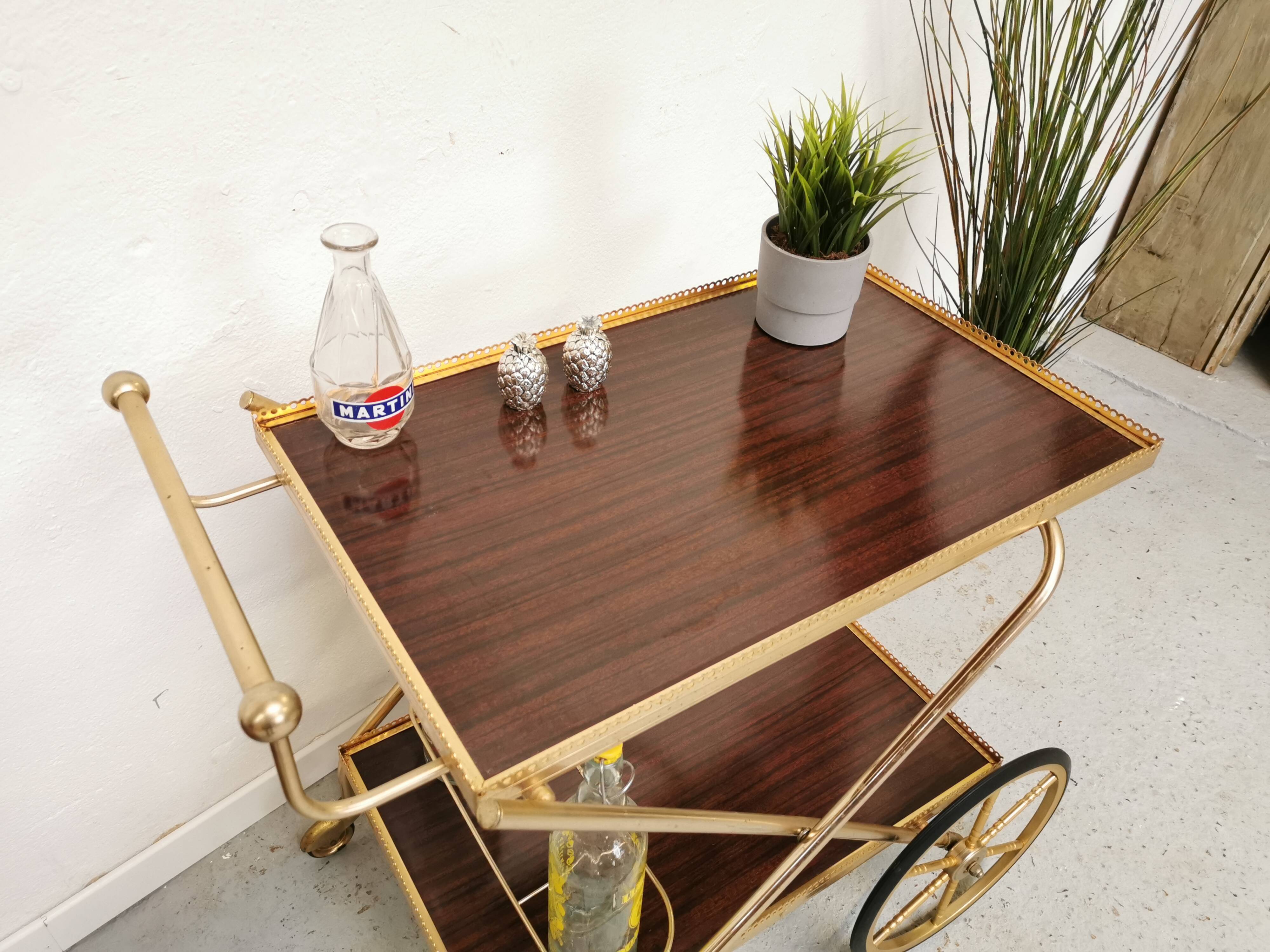 Vintage bar maid service