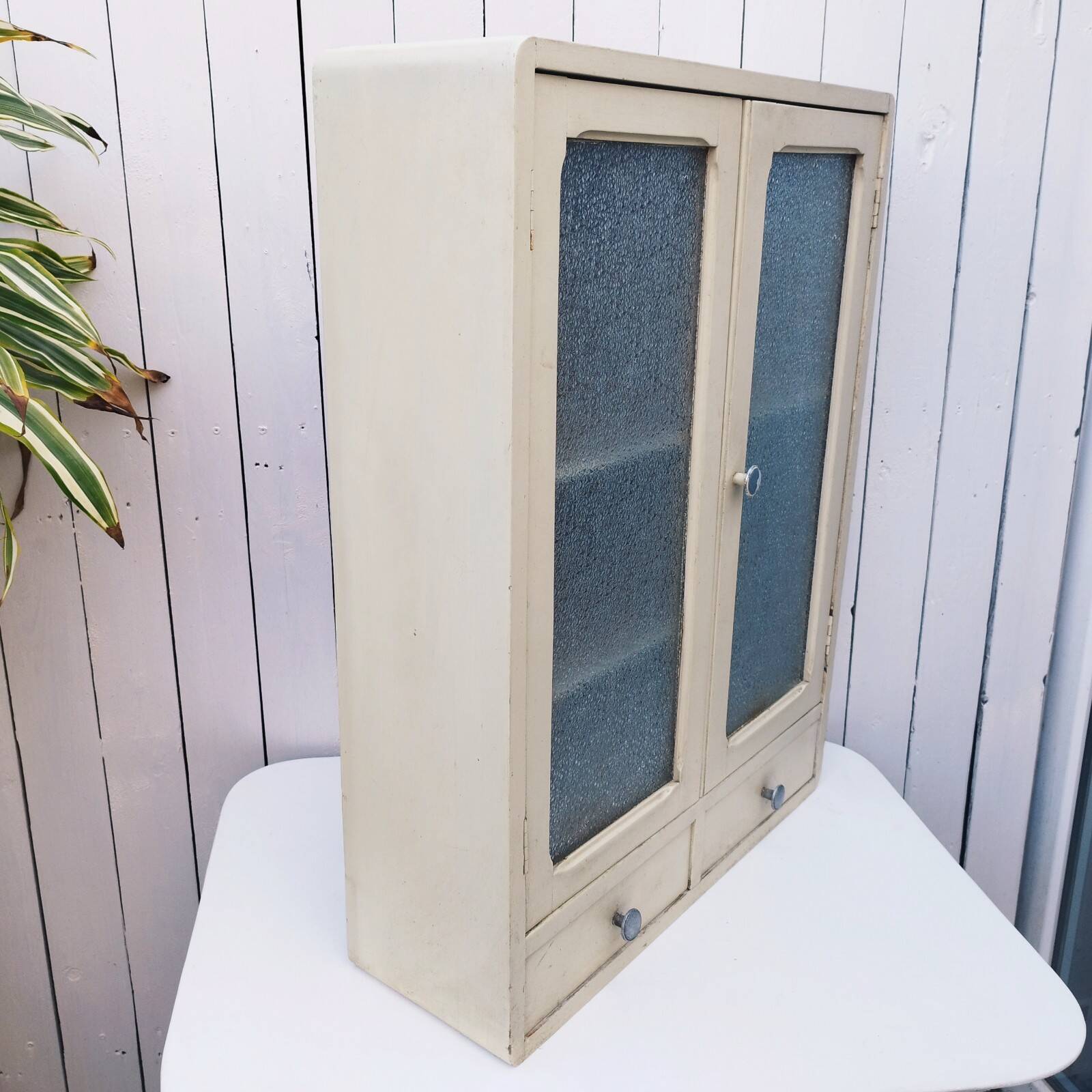 Meuble vitrine murale armoire en bois  50’s
