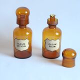2 flacons d'apothicaire antiques avec bouchons en forme de dôme, années 1900