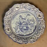 Plat creux rond en faïence bleue diamètre 48 cm signé