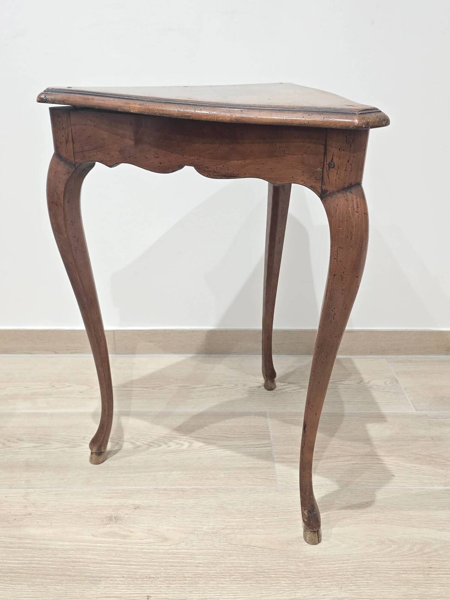 Triangular writing table – stamped André Mailfert (Orléans) – Louis XV style