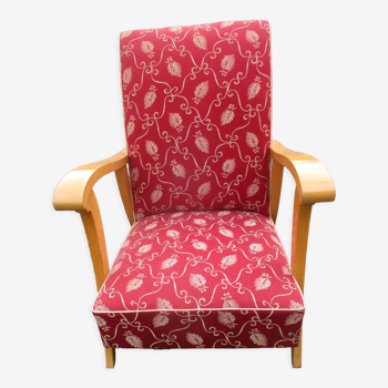 Scandinavian armchair in wood and red fabric