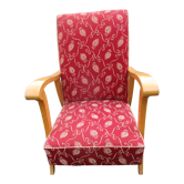Fauteuil scandinave en bois et tissu rouge