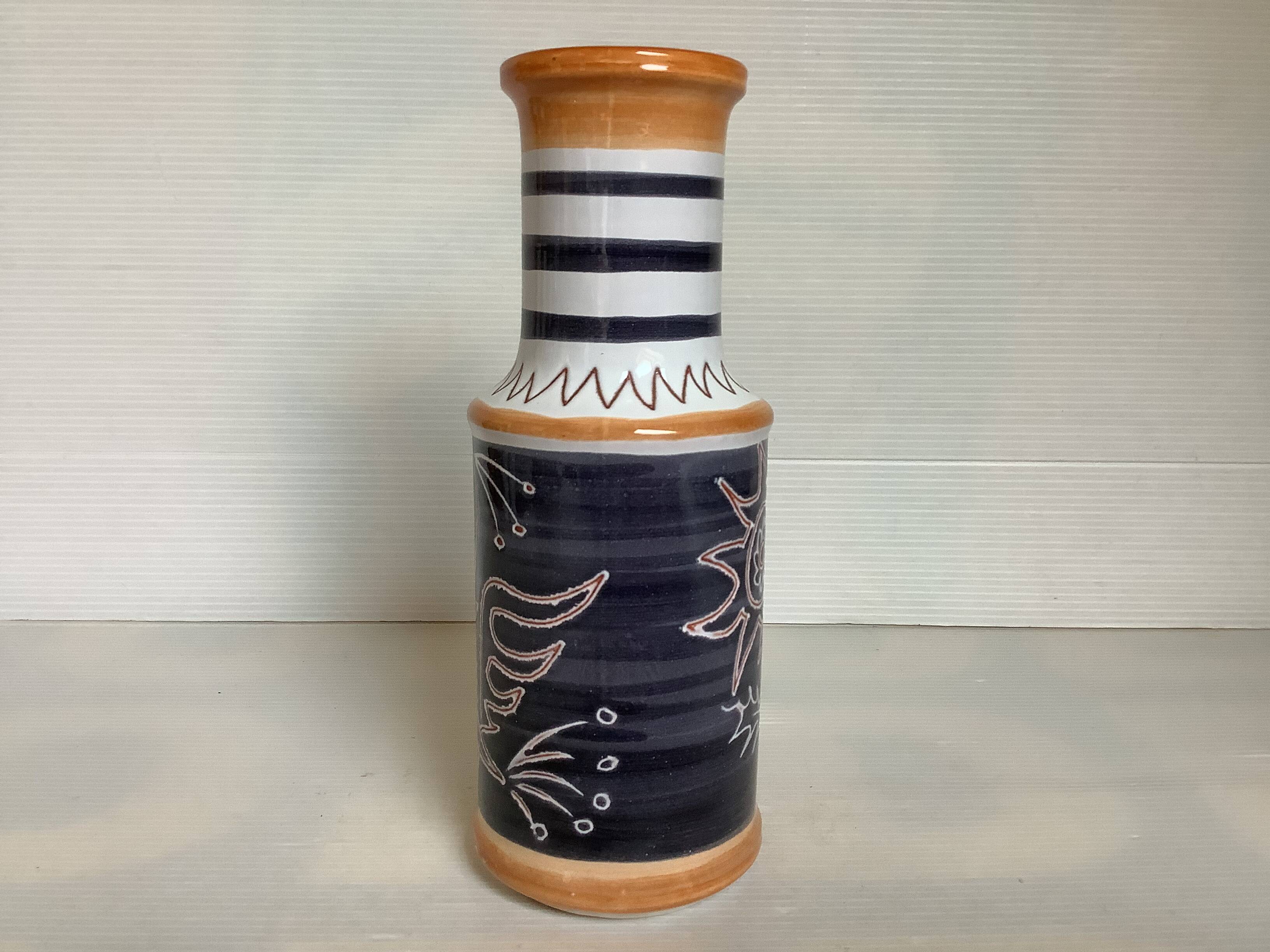 Zoomorphic vase and flowers Margot Plançon