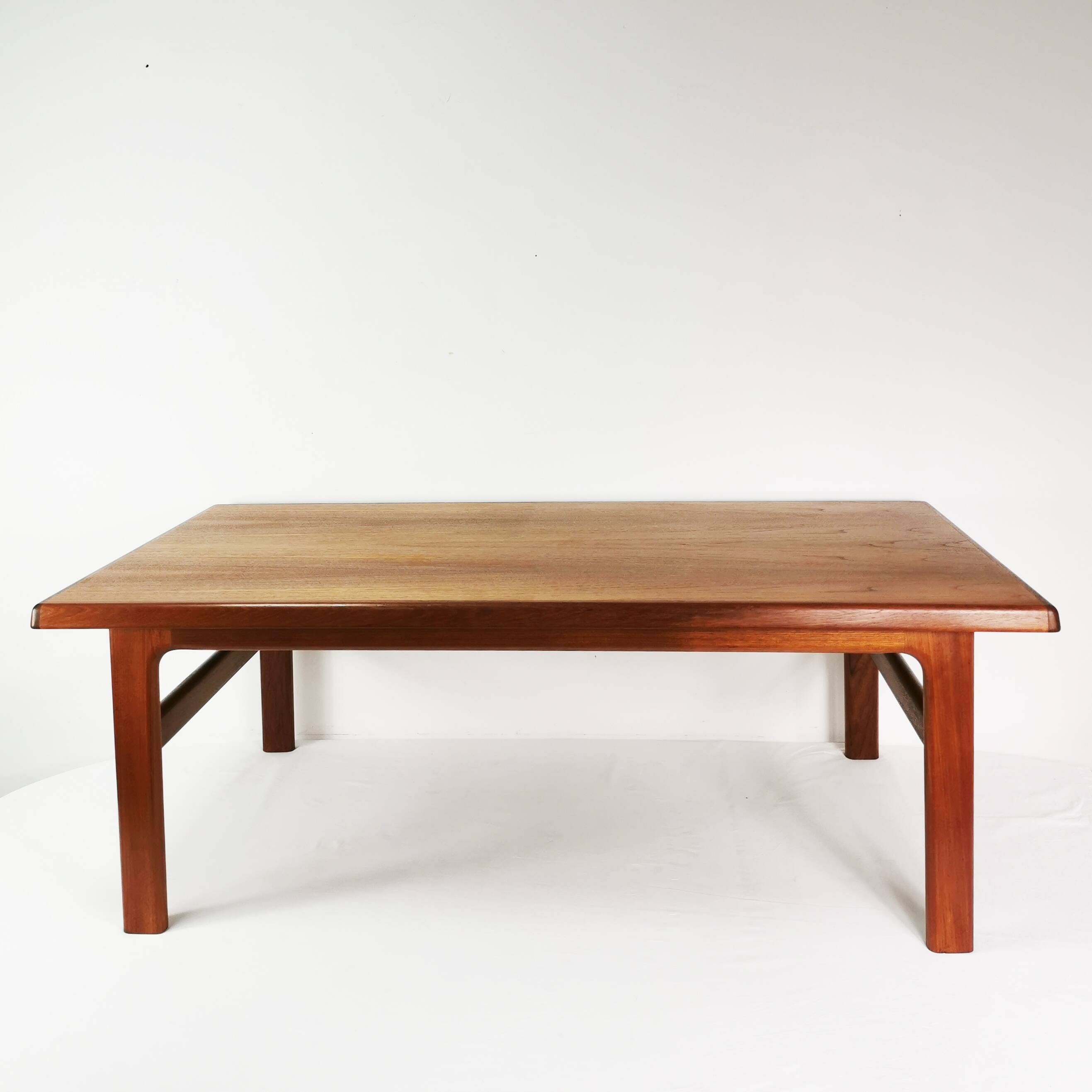Coffee table - Mid Century bench, teak, Denmark, 1970s.