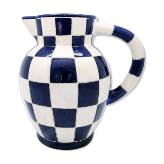 Vichy pitcher