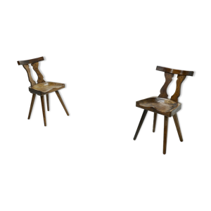chaise en bois brutaliste