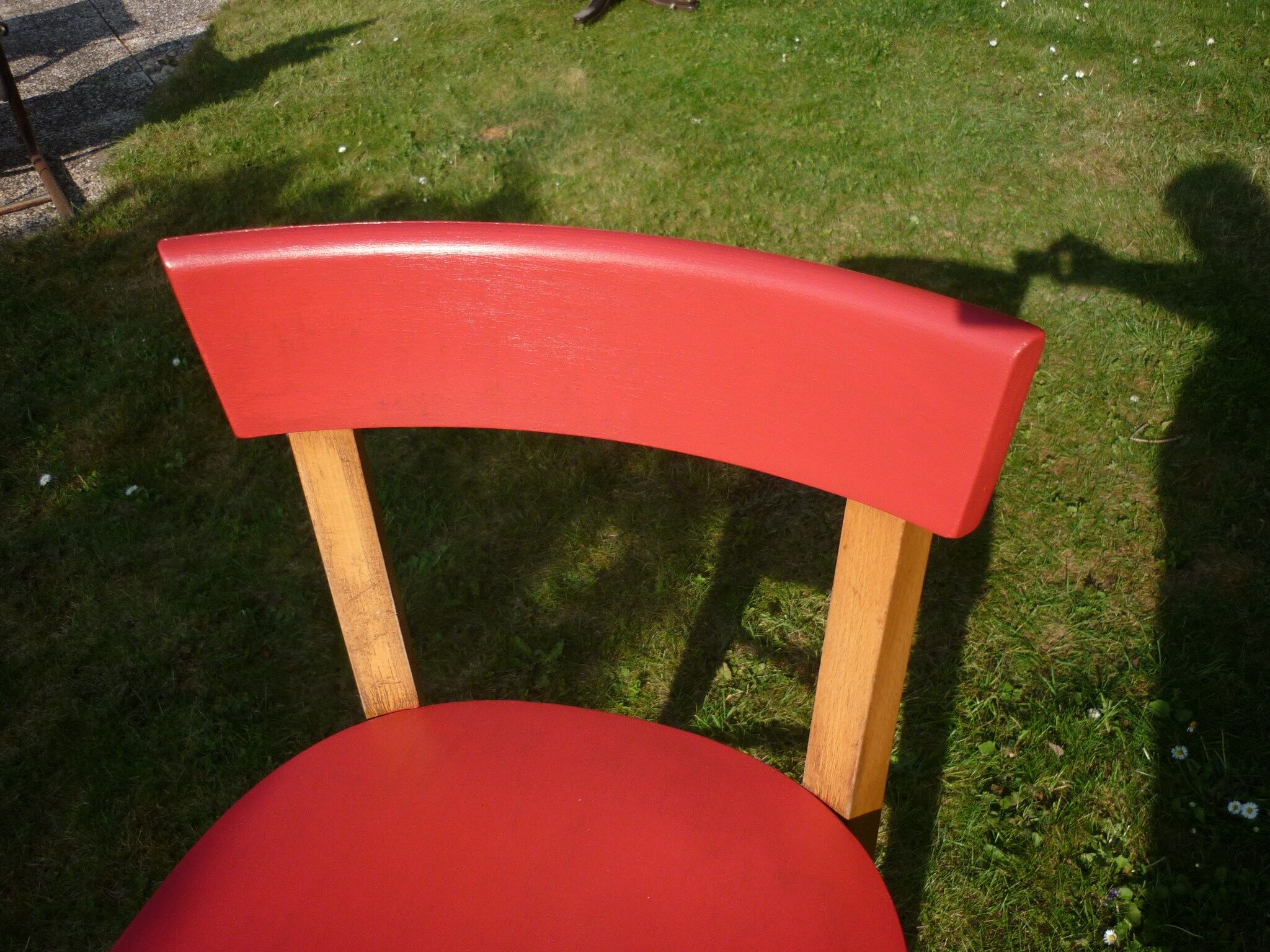 High bistro chair in natural and red wood