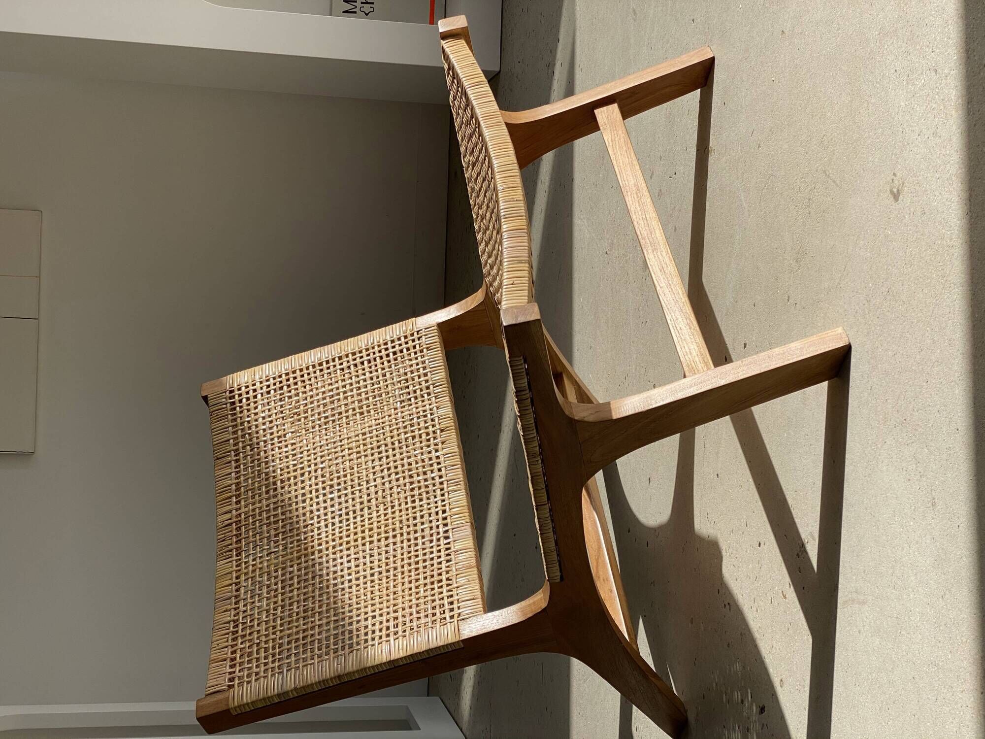 Reclining armchair in natural wood and woven rattan