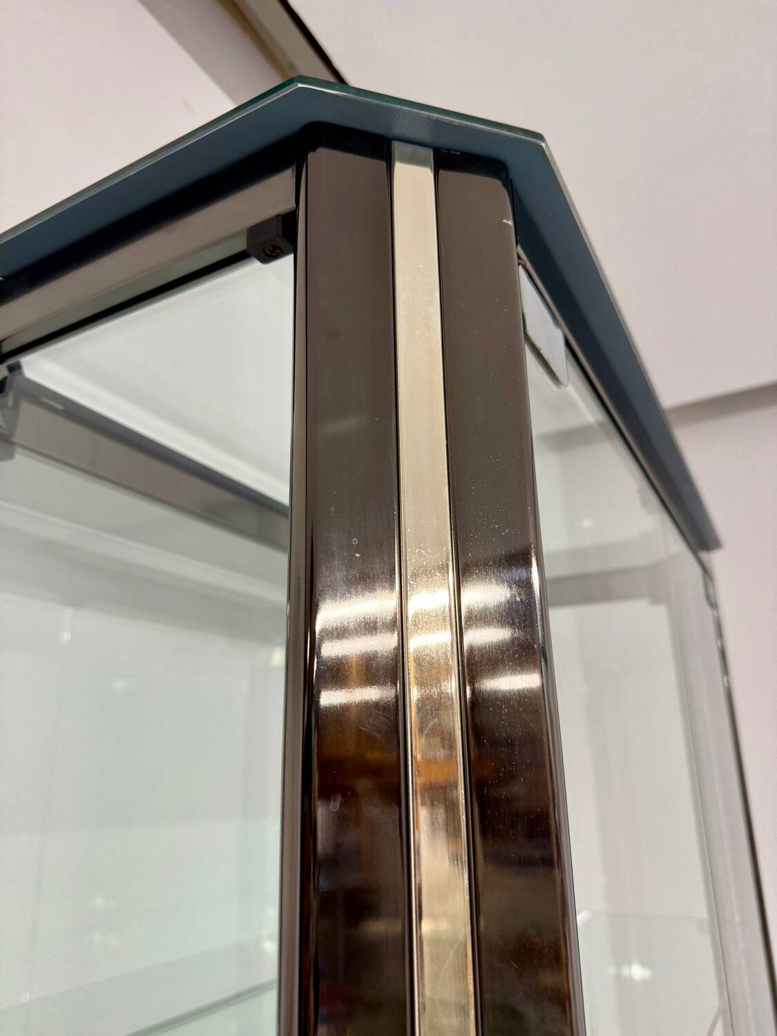 Antique display cabinet shelf in brass metal Italian design from the 70s