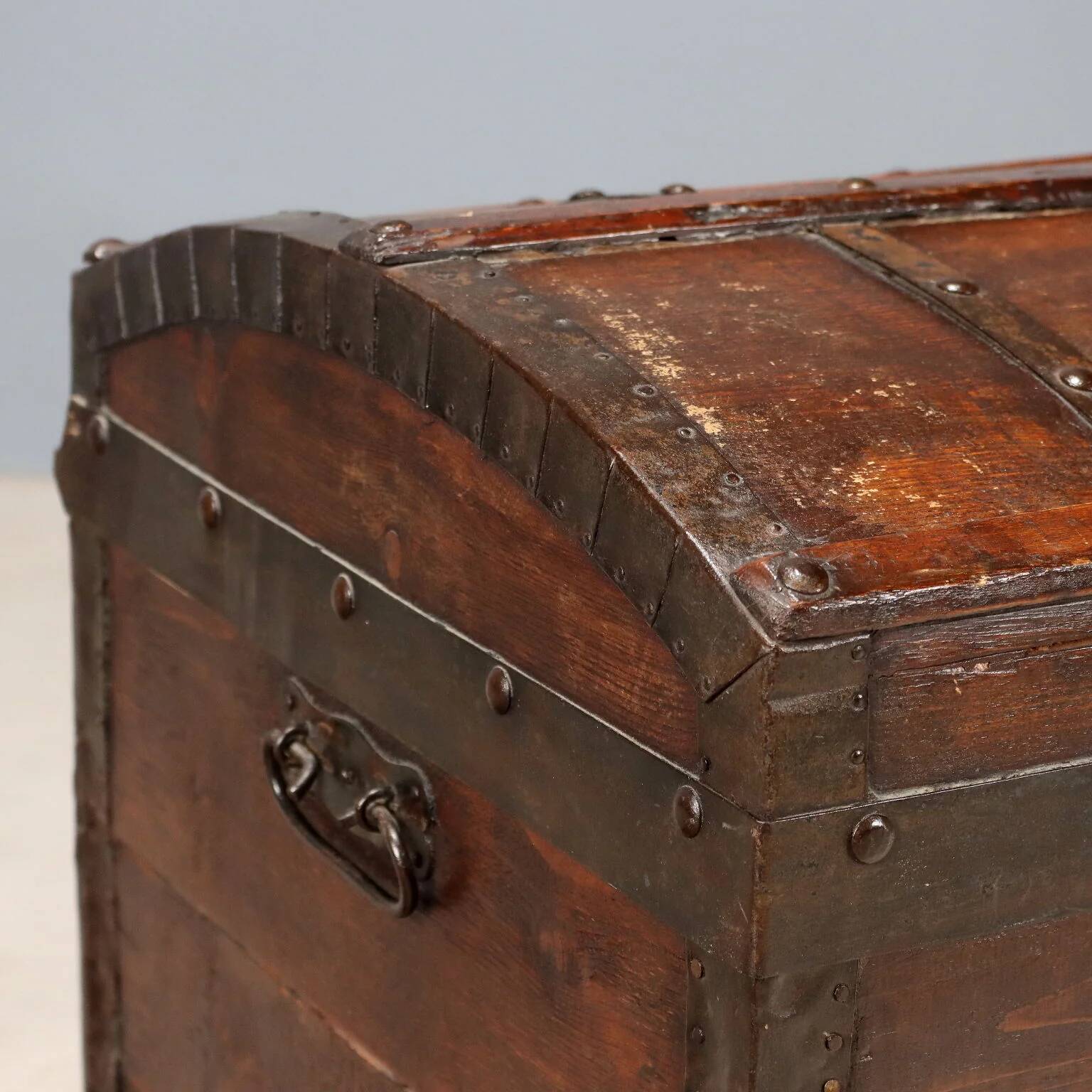 Antique chest in stained oak and iron, Italy, 19th century.