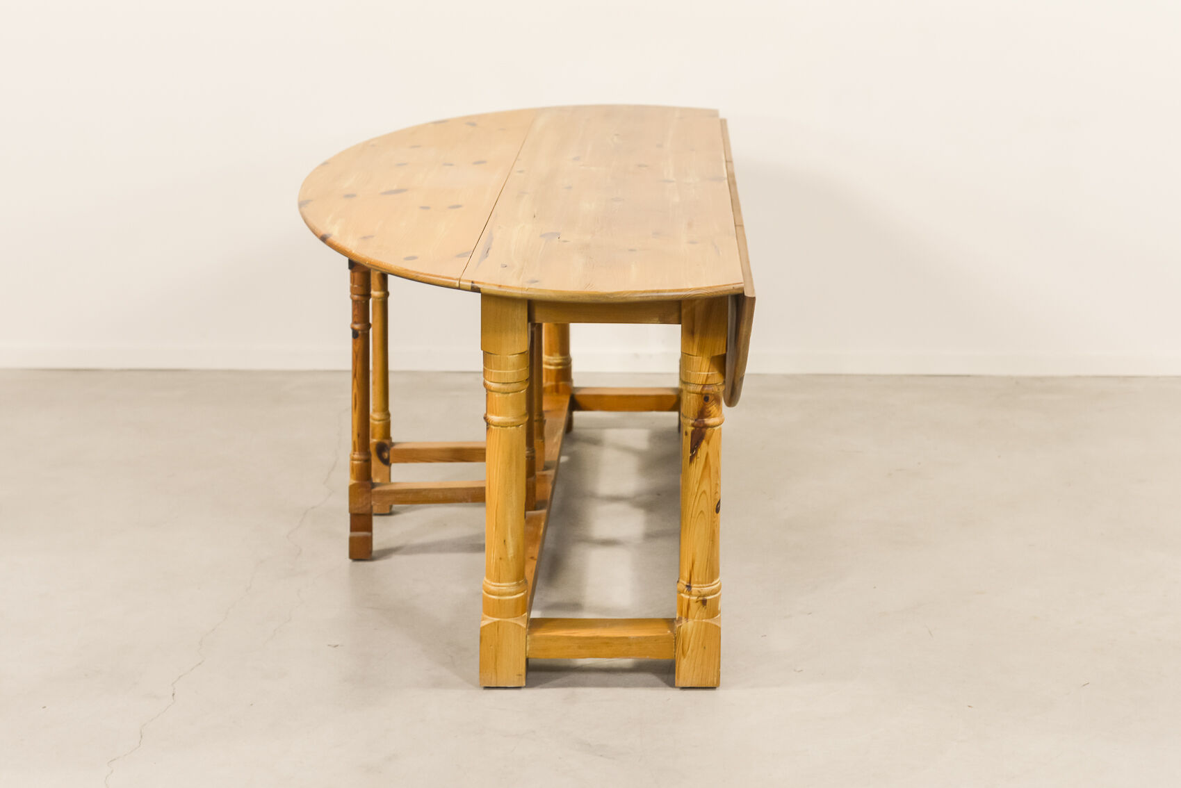 Table gateleg en pin scandinave années 1970