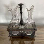 Servant oil and vinegar