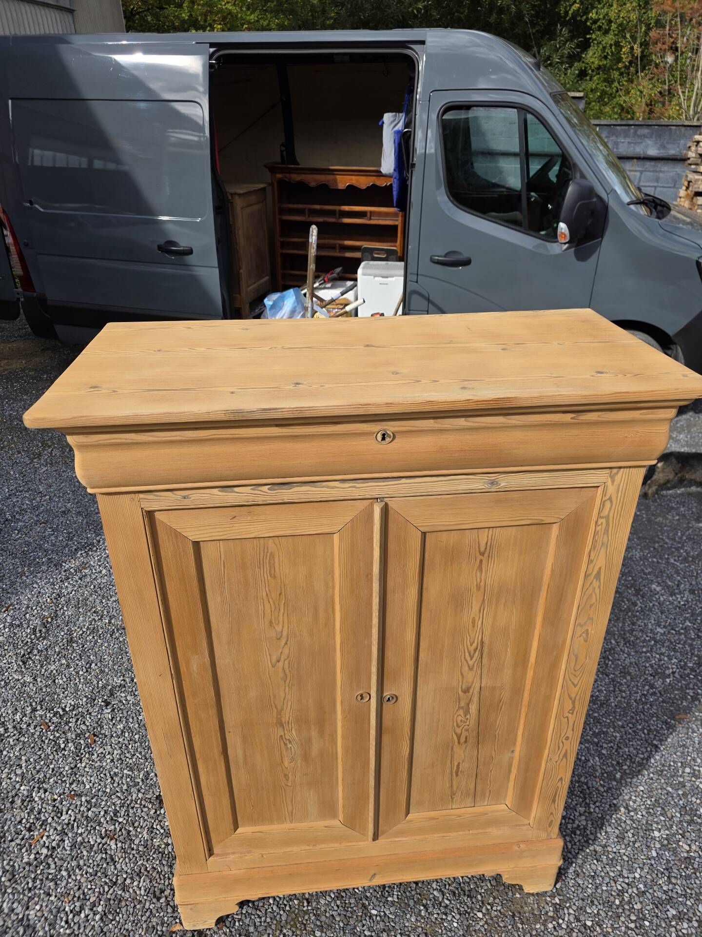 Buffet parisien en sapin