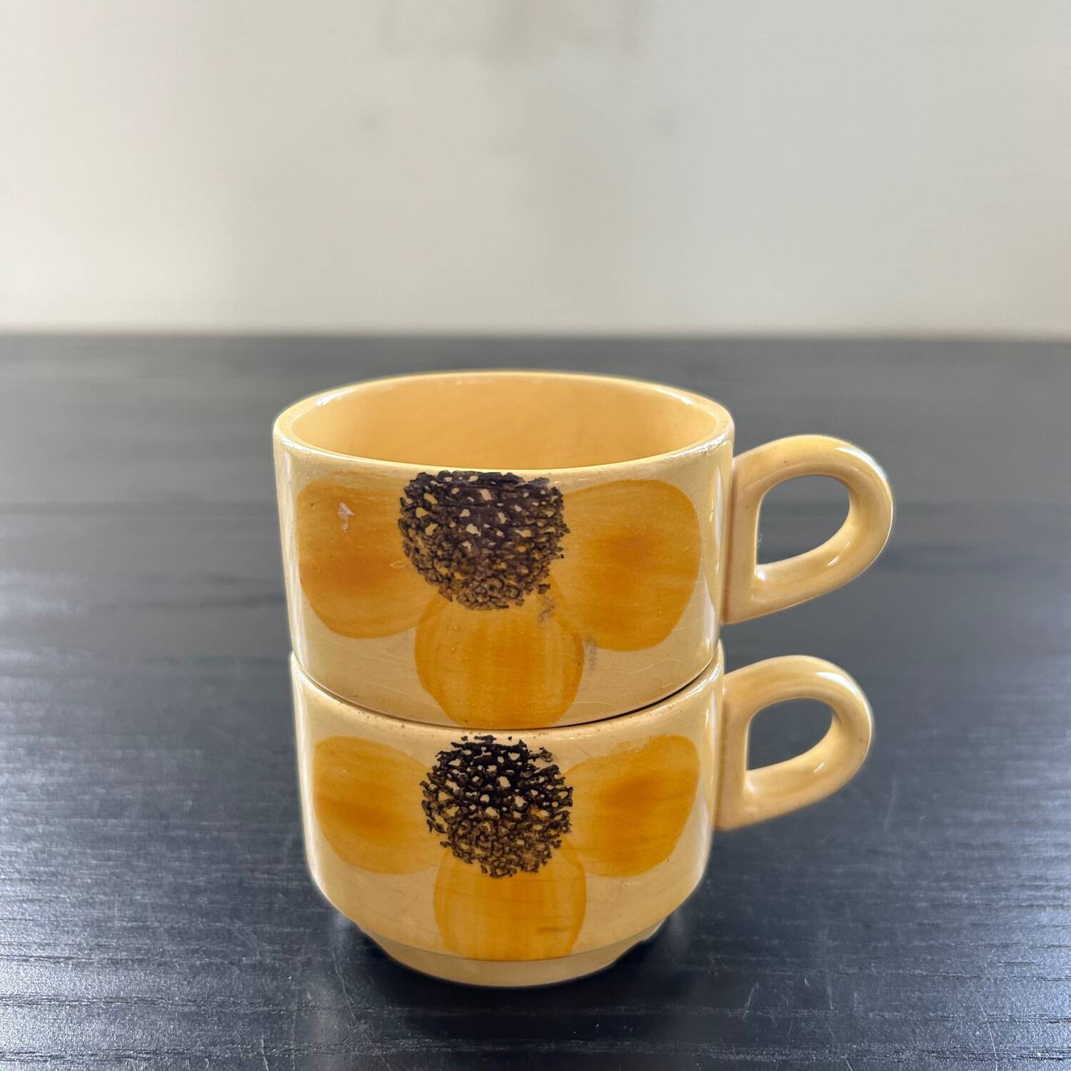 Pair of daisy cups