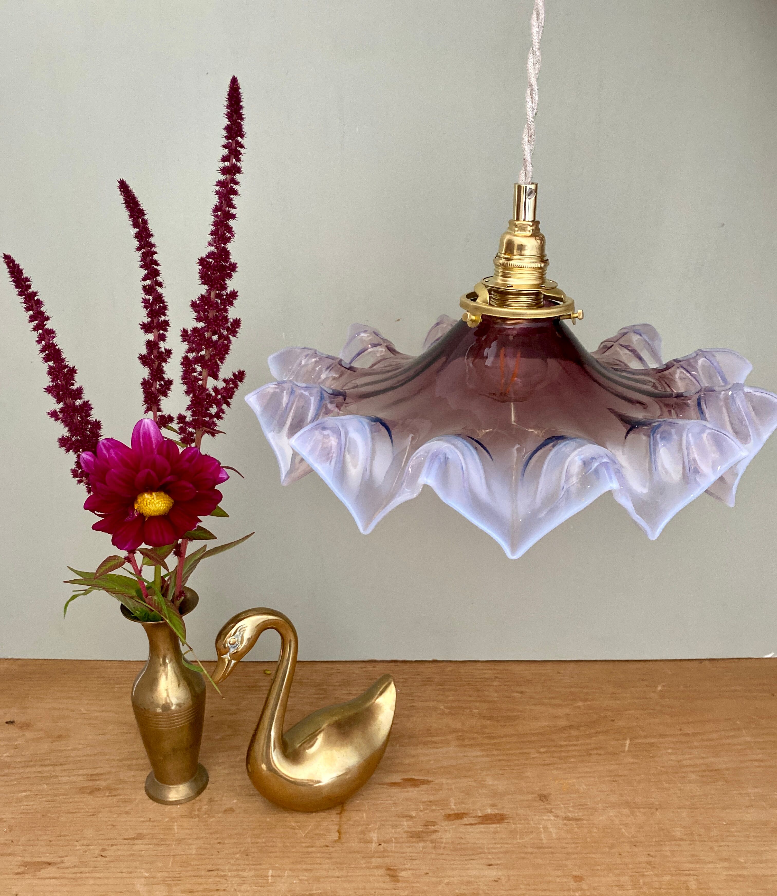 Vintage glass lampshade suspension