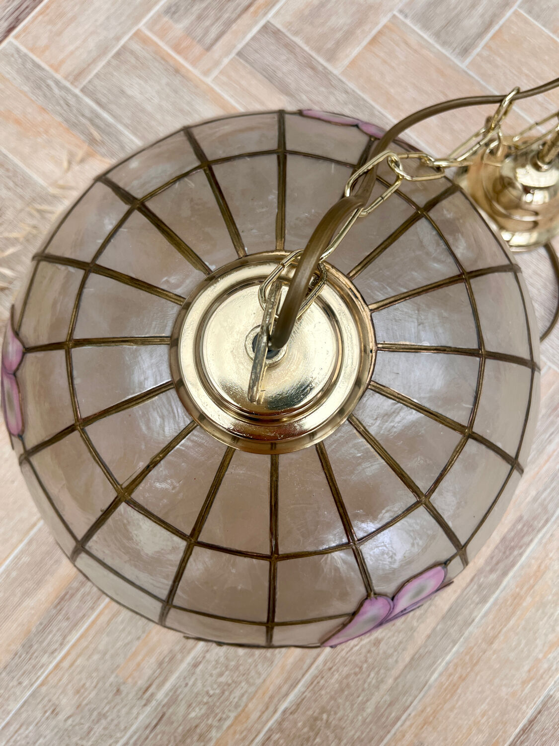 Mother-of-pearl pendant "Belle"