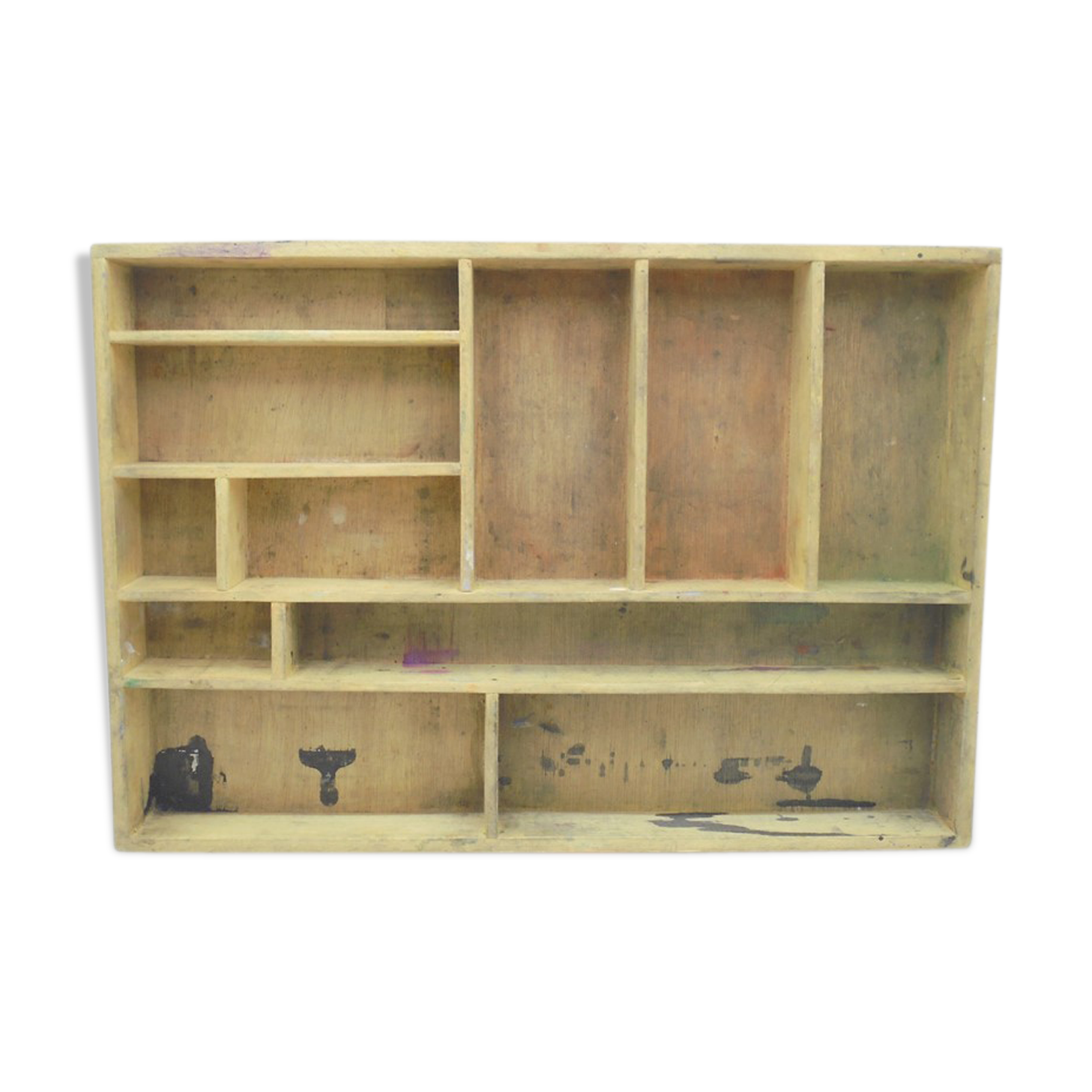 Compartmentalized locker