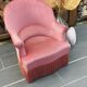 Pink velvet toad armchair with fringes