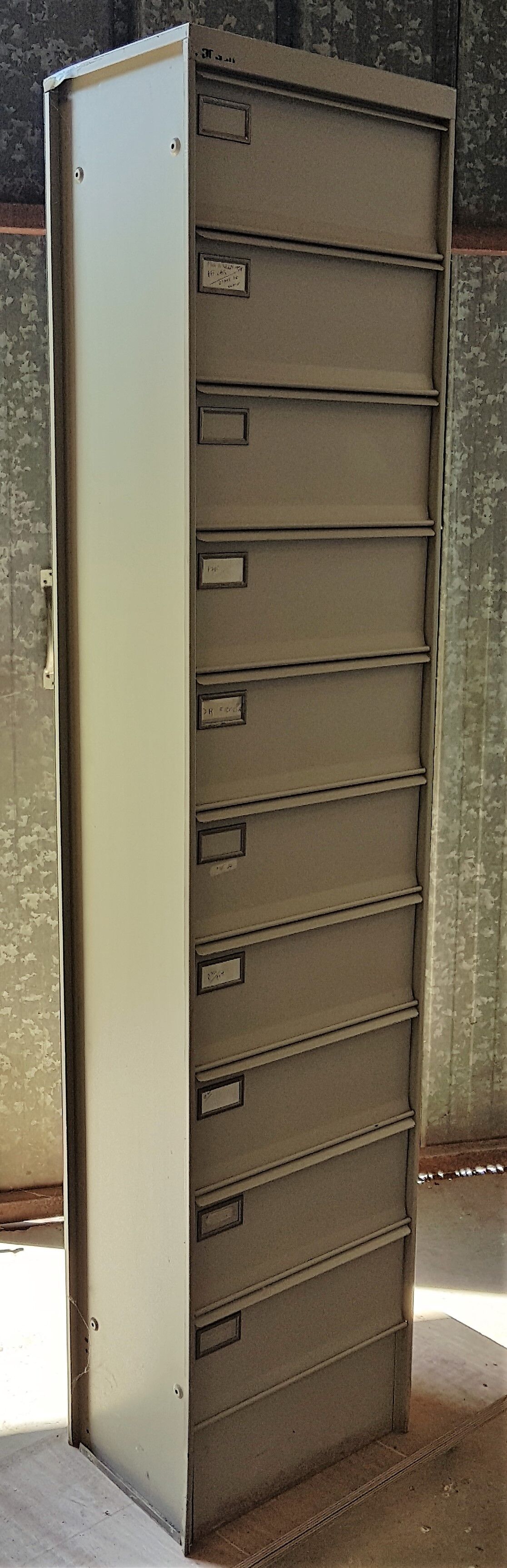 Armoire à clapet de la marque Sansen à 10 clapets