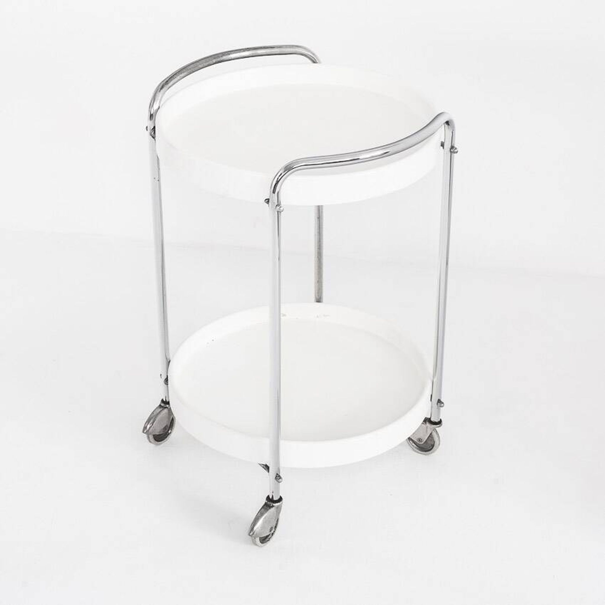Table d'appoint vintage à roulettes. Fer chromé et plastique. France, 1970s