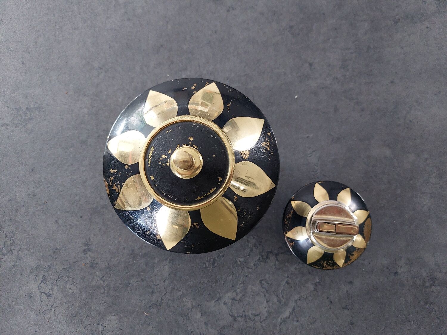 Cigarette dispenser and vintage matching lighter