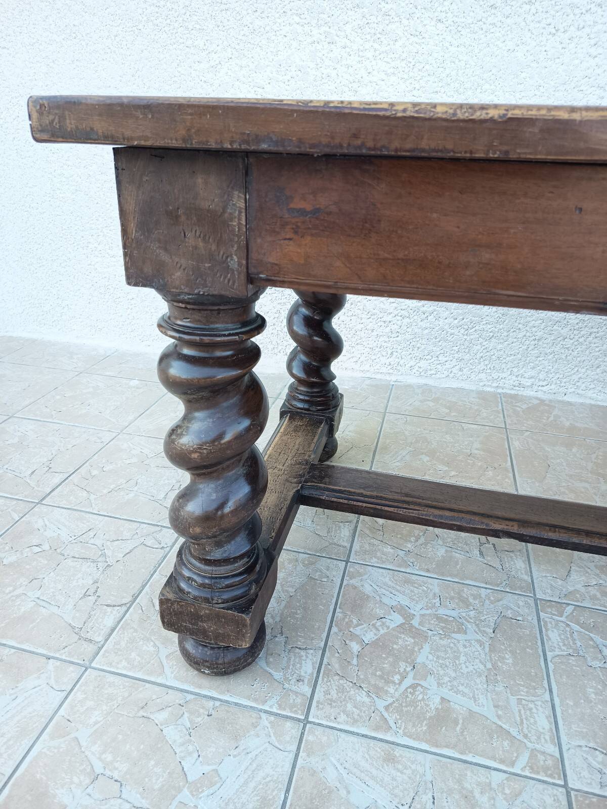 Table Louis XIII en noyer 19ème