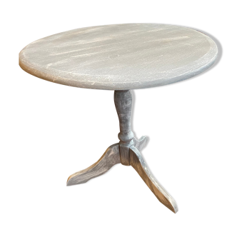 Patinated wooden pedestal table