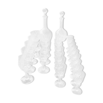 Service 25 glasses and 2 carafe in crystal