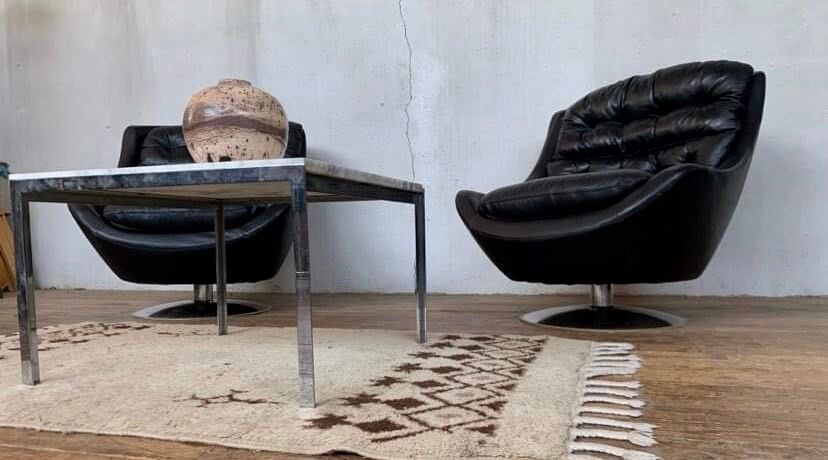 Pair of vintage swivel armchairs in black leather Tulip foot