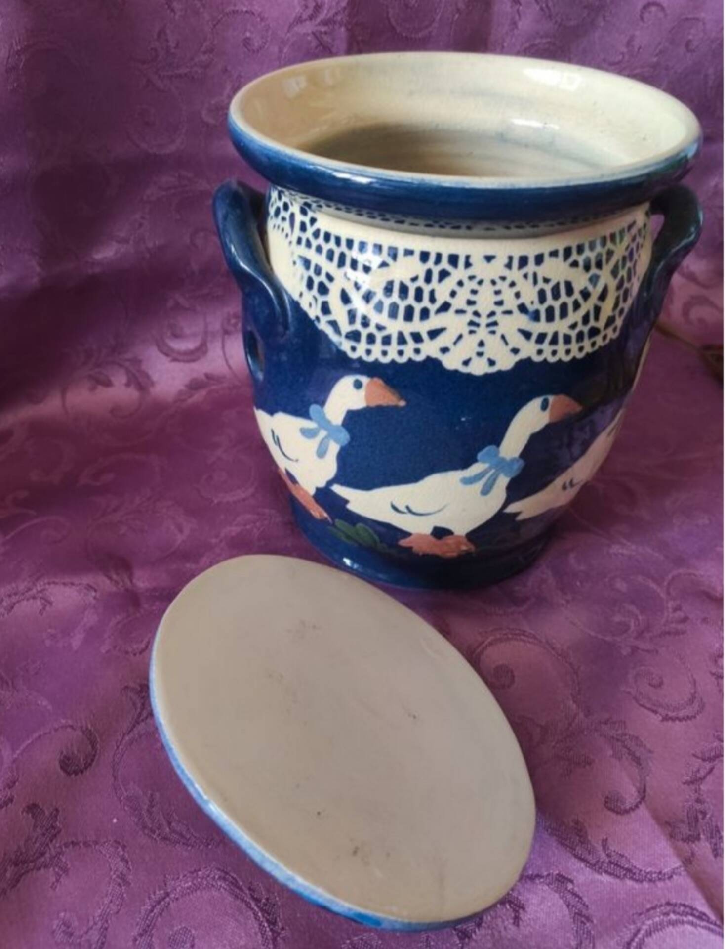 Garlic pot in ceramic