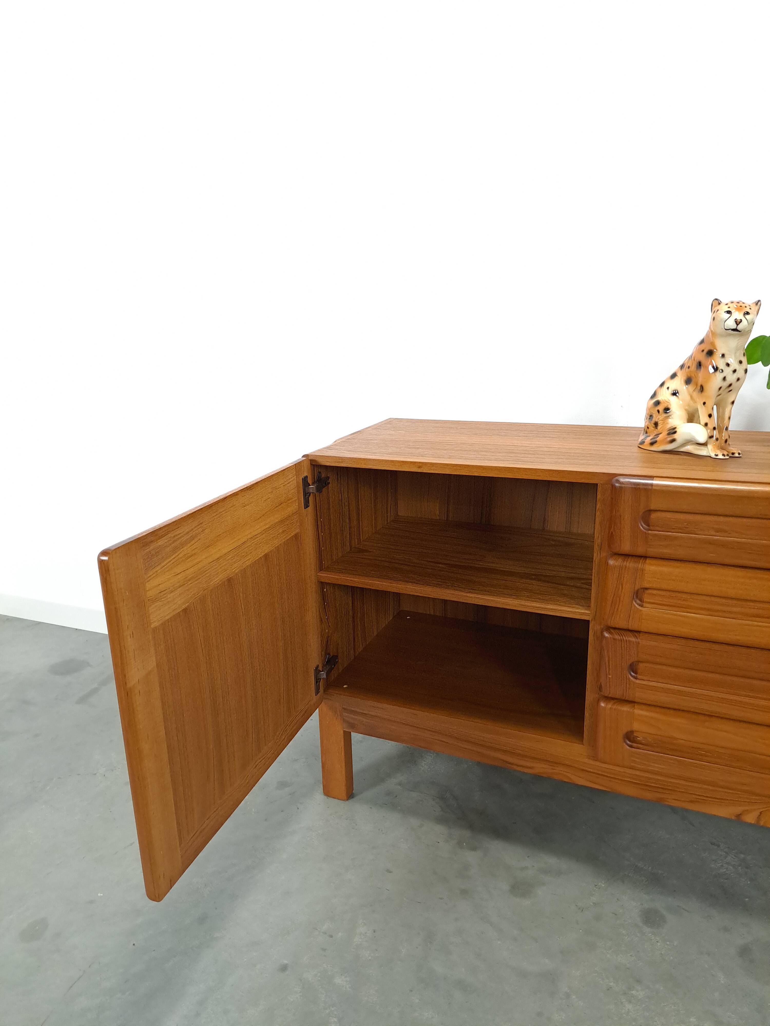 Deens design teak dressoir Dyrlund