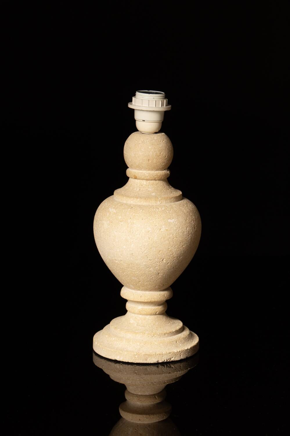 Castries stone lamp
