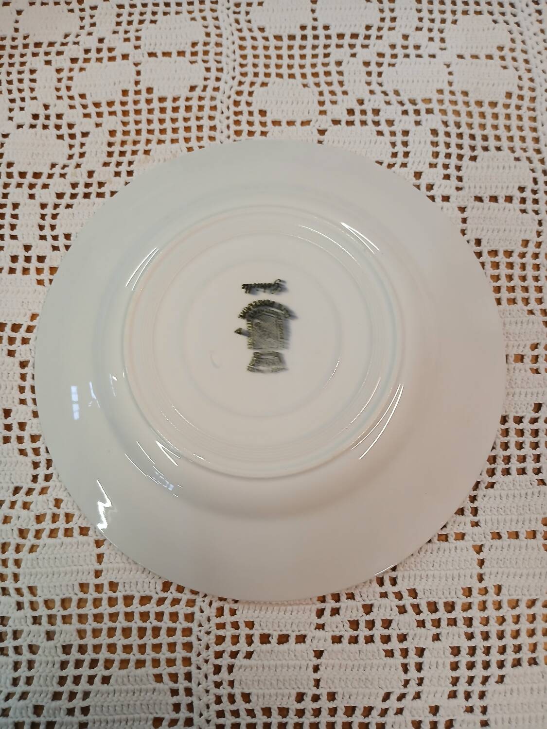 6 mismatched antique dinner plates