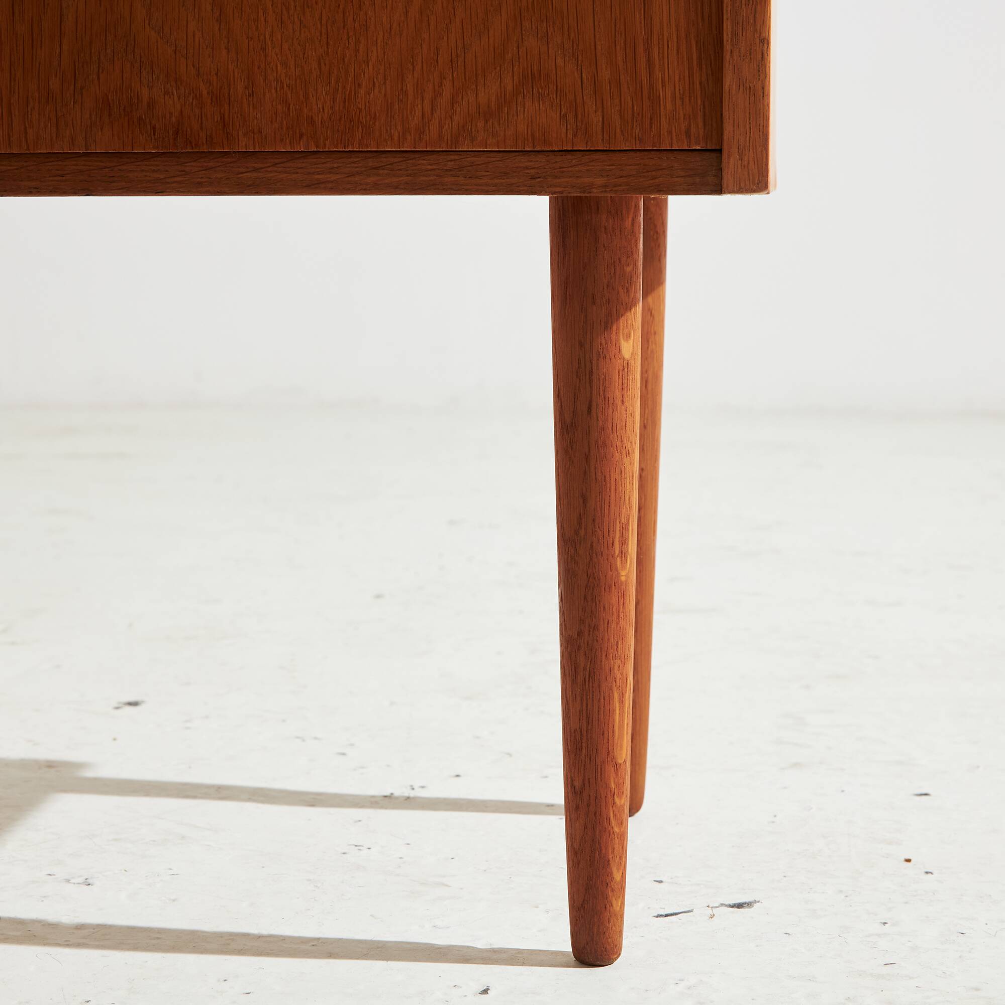 Table de chevet en chêne restaurée