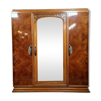 Art Deco wardrobe in burl wood, circa 1925-1930.