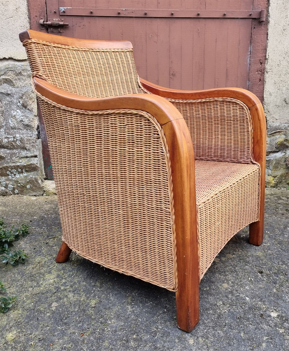 Fauteuil esprit colonial, bois et rotin, accoudoirs